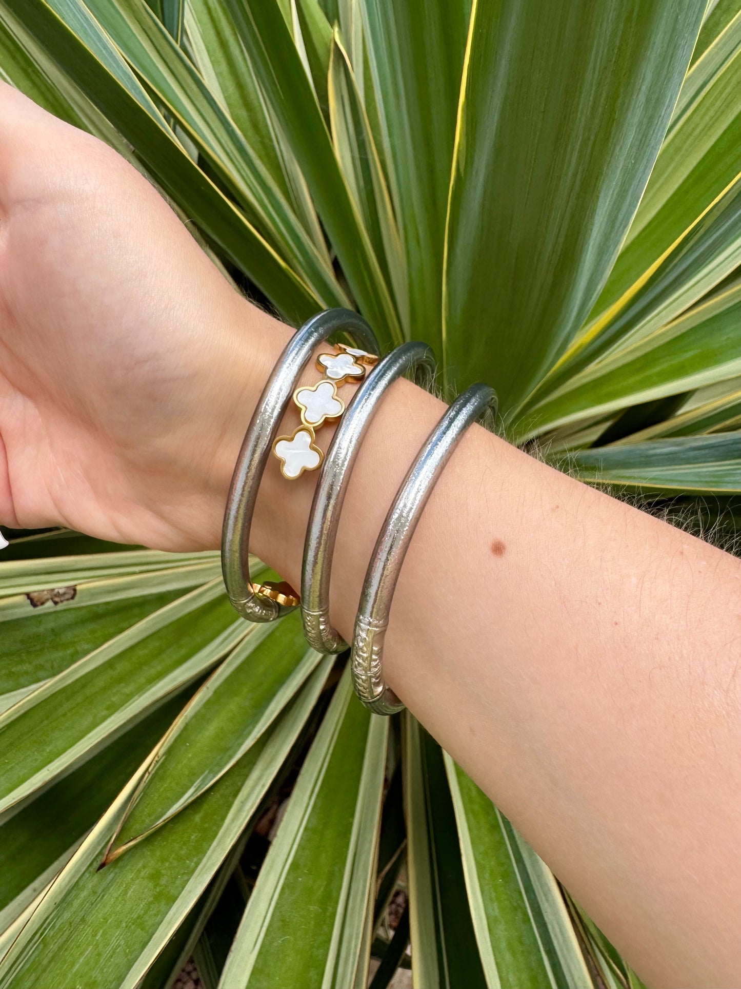 Bracelet jonc bouddhiste argenté
