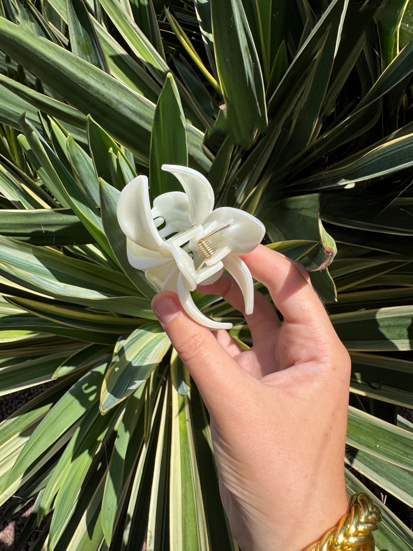 Pince à cheveux fleur blanc nacré