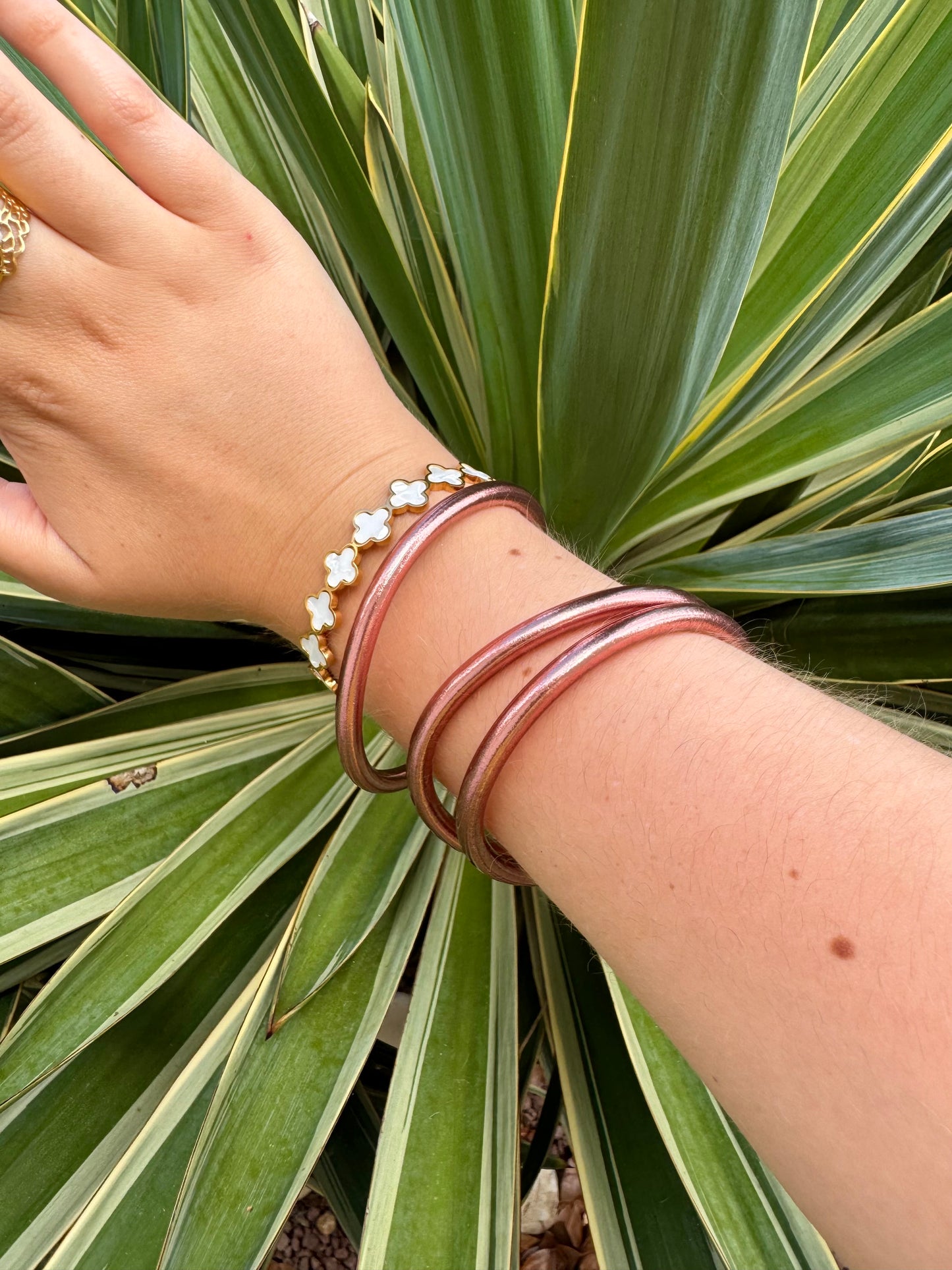 Bracelet jonc bouddhiste rose