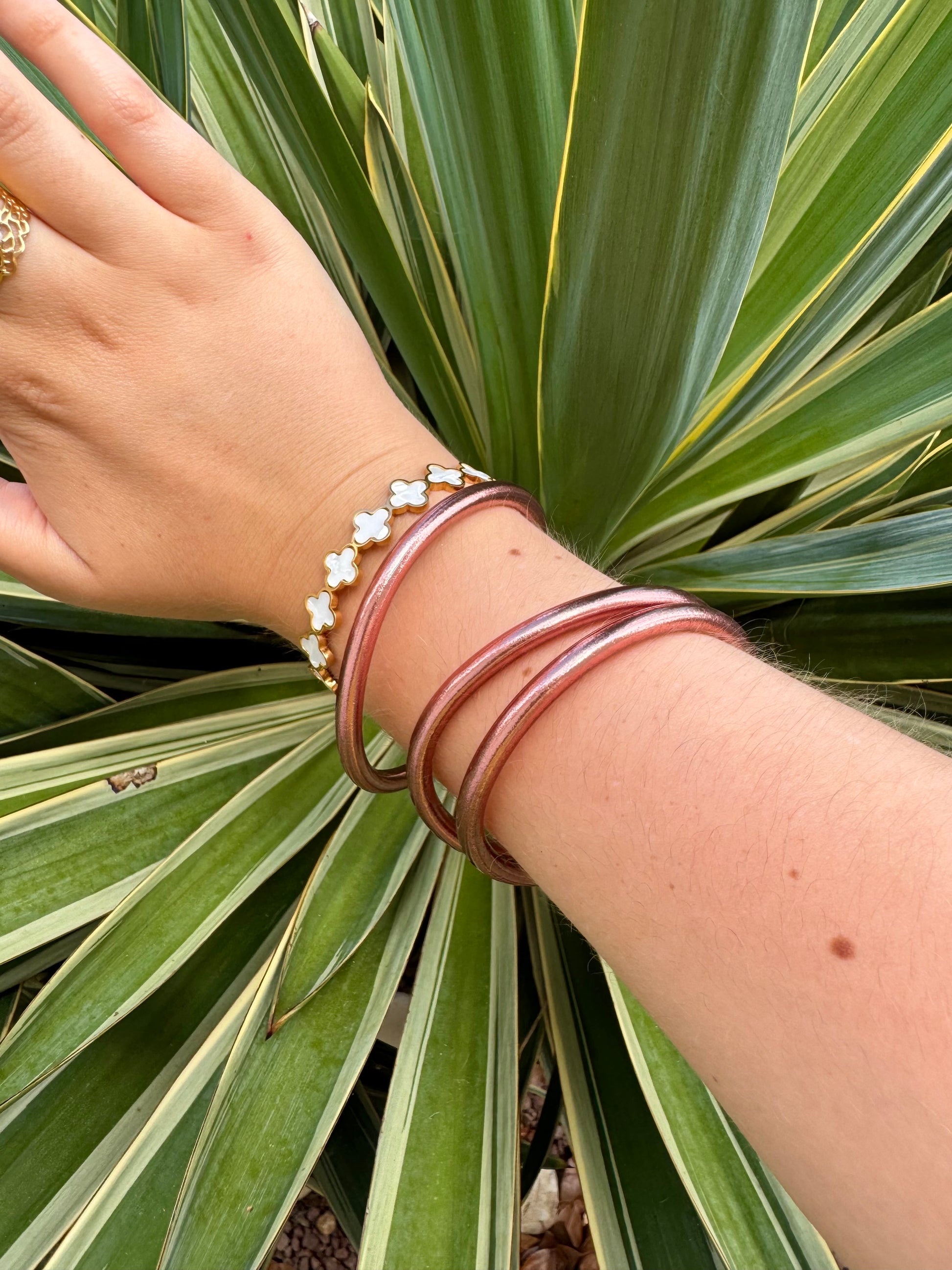 Bracelet jonc bouddhiste rose