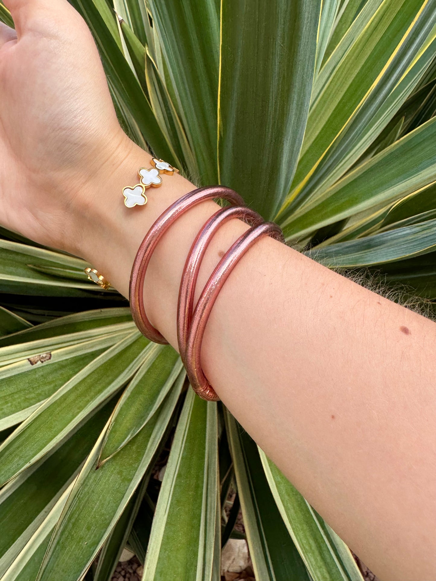 Bracelet jonc bouddhiste rose