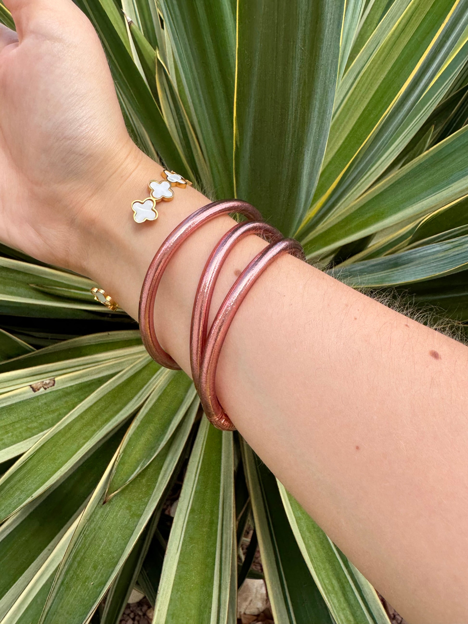Bracelet jonc bouddhiste rose