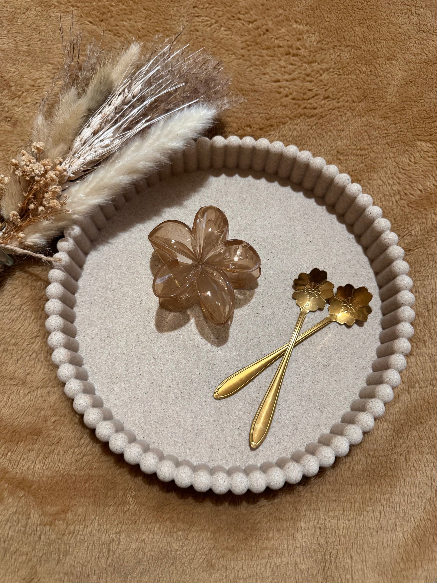 Pince à cheveux fleur beige