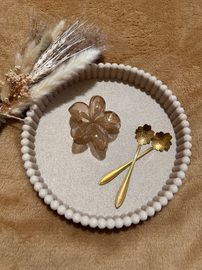 Pince à cheveux fleur beige